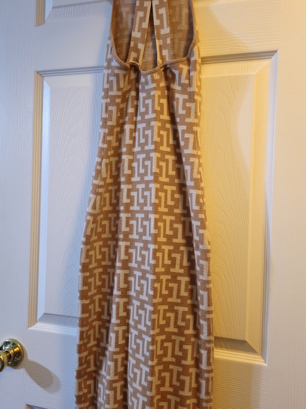 Shoe Dazzle Tan & Cream Geometric Knit Throw